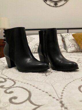 Kelly & Katie Black Ankle Boots - Never Worn